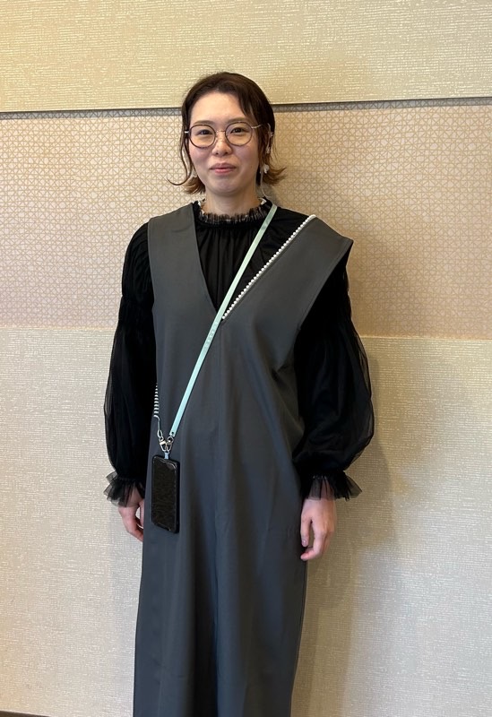横川　友美